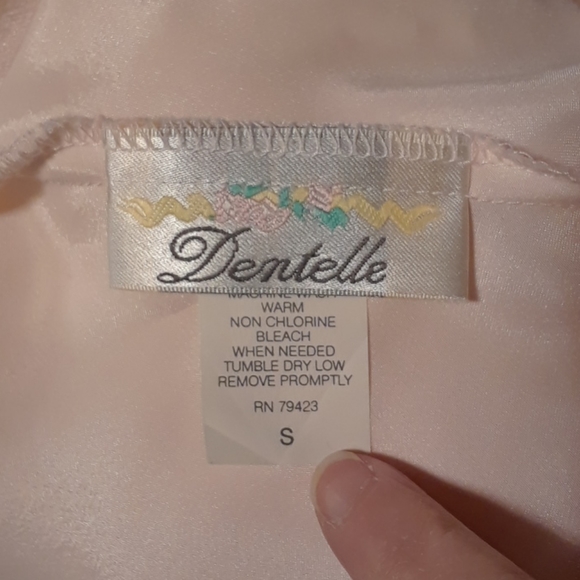 Vintage pale peach chemise by Dentelle - Picture 7 of 8